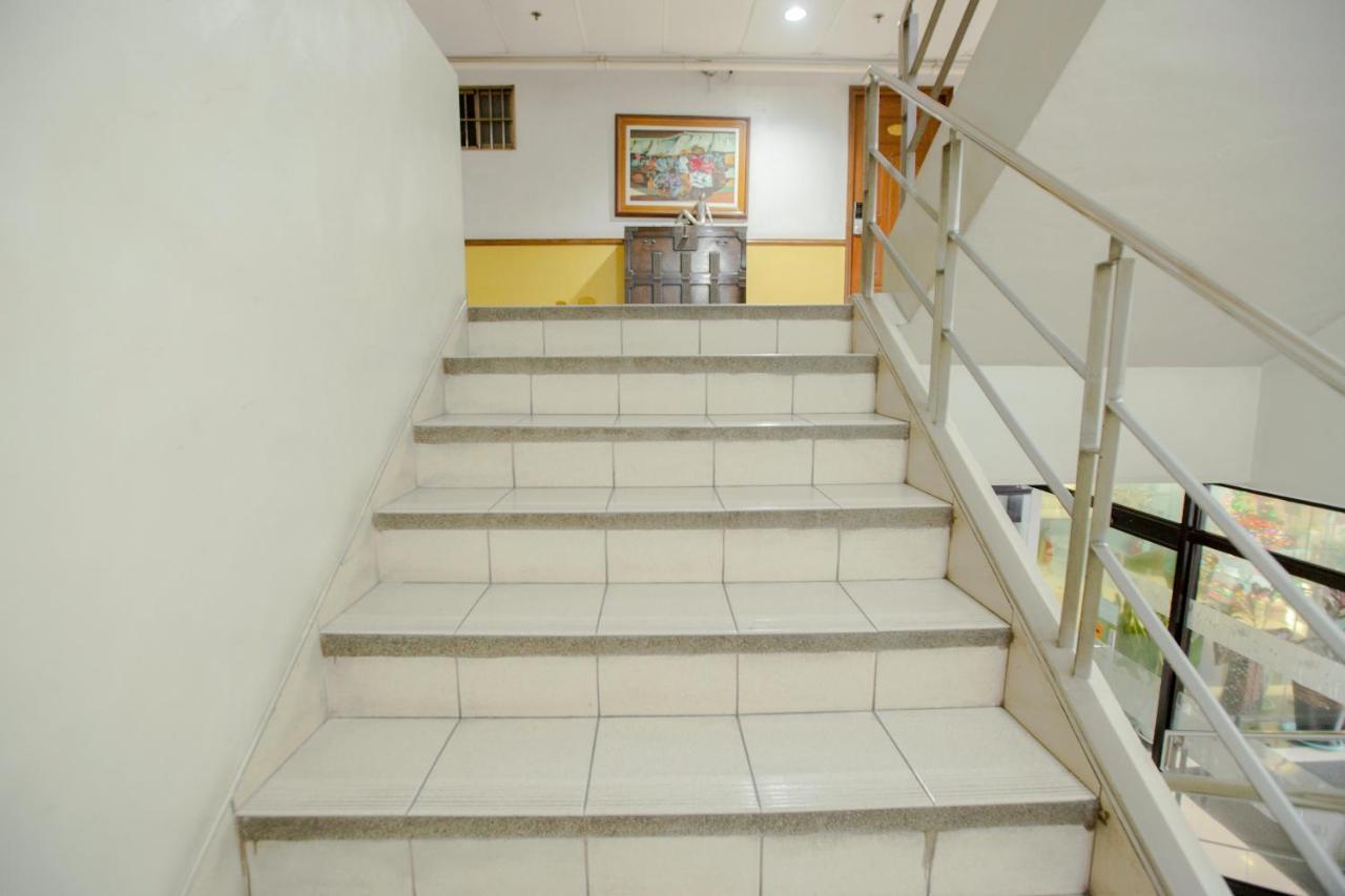 Newgrange Condotel Ciudad Quezon Exterior foto